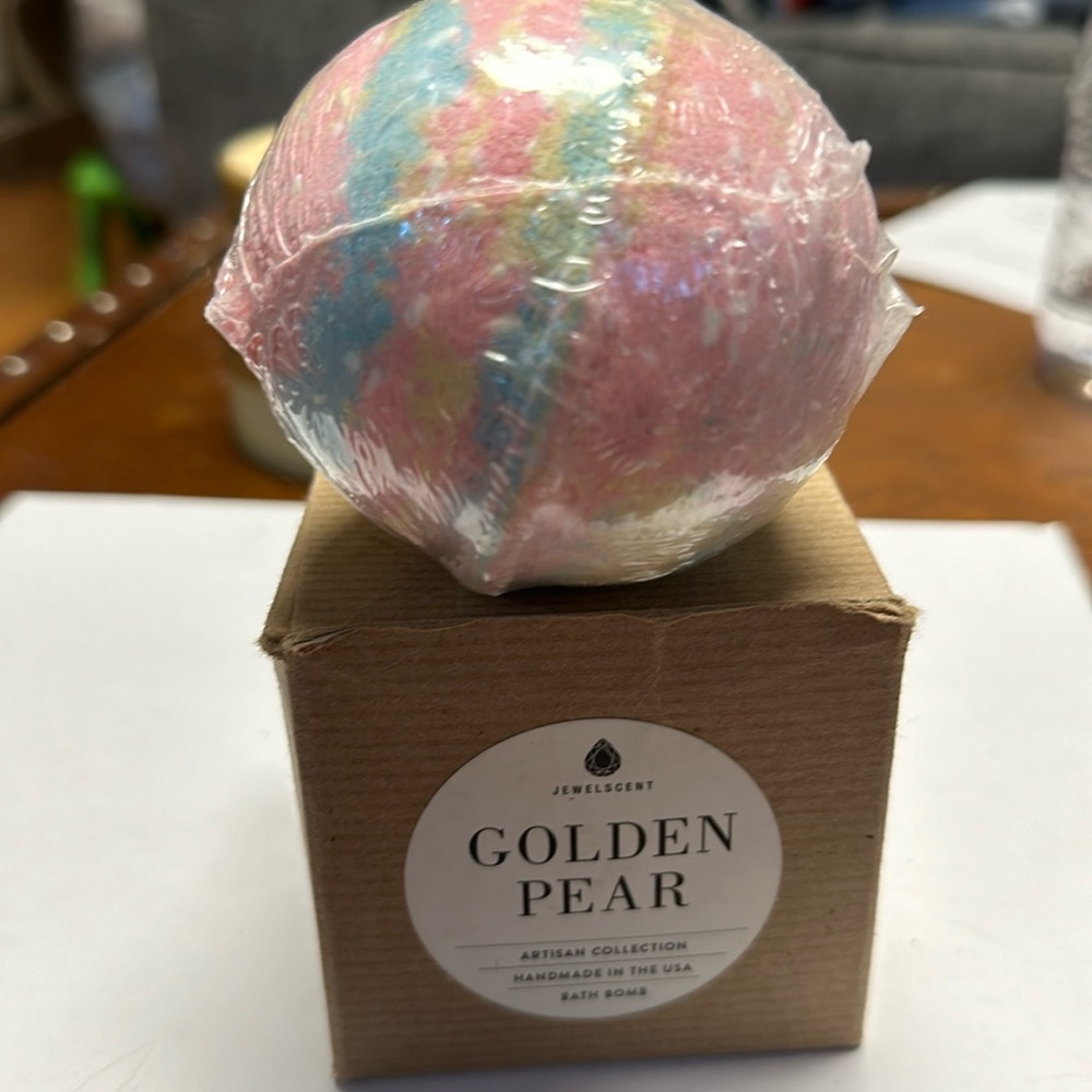 Jewelscent golden‎ pear bath bomb